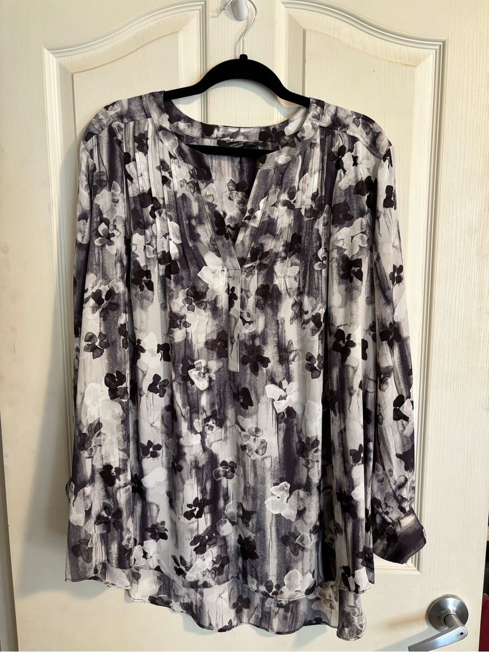 Simply Vera Vera Wang Lavender, Purple & Gray Floral Watercolor Blouse.